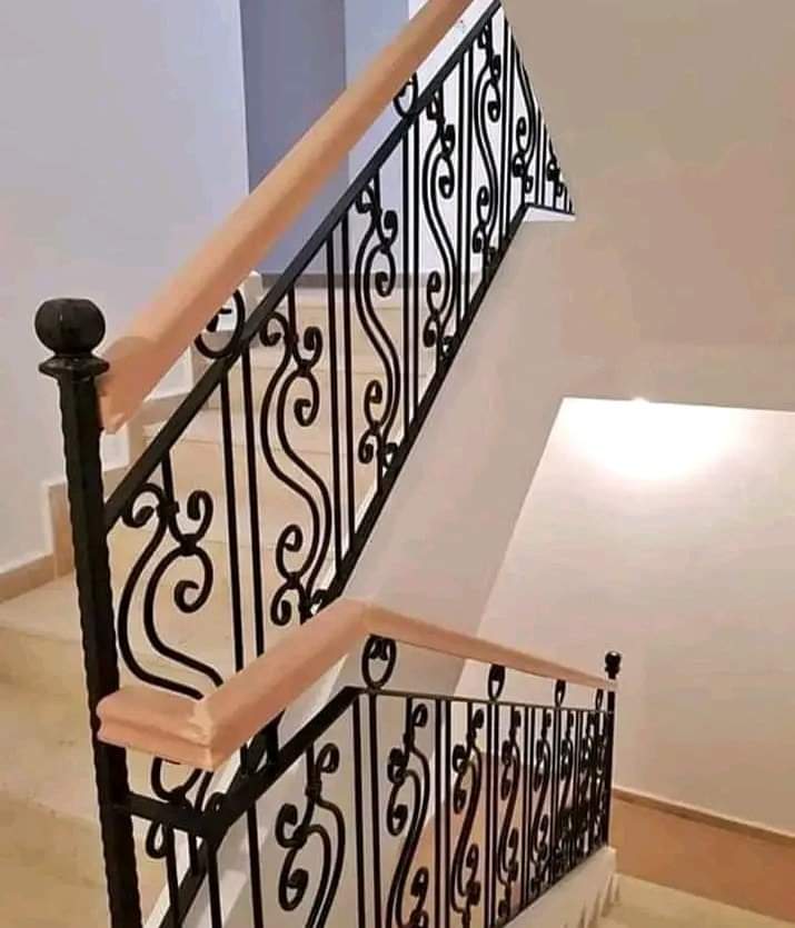 تفصيل وتصميم سلالم حديد قوية